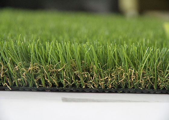 КИТАЙ Трава ландшафта искусственная, благоустраивая поддельную пряжу 20mm до 60mm в-образности травы поставщик