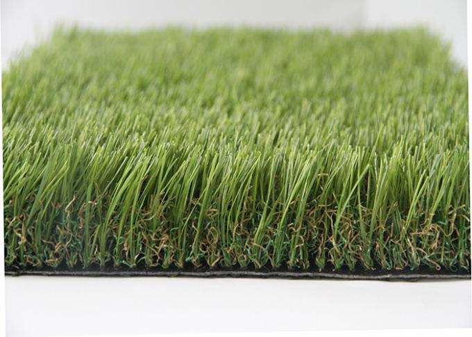 Зеленая благоустраивая искусственная трава хорошая стоящ высокая плотность и рентабельная 0