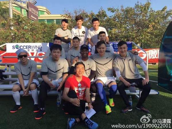 последние новости компании о Футбольный матч призрения Feng, который Xiaoting держат вчера, посвящающ любовь к будущему футбола Китая  0