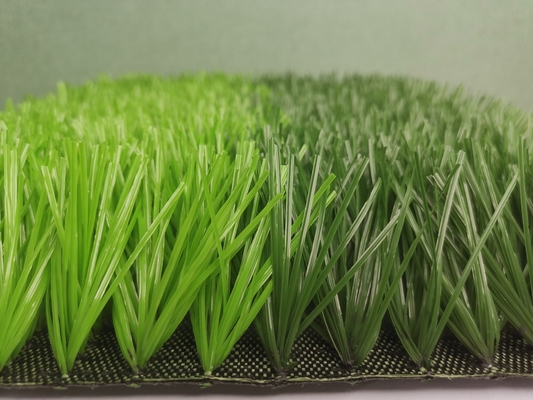 КИТАЙ Ультрафиолетовая устойчивая зеленая 50mm искусственная трава для футбольного поля поставщик